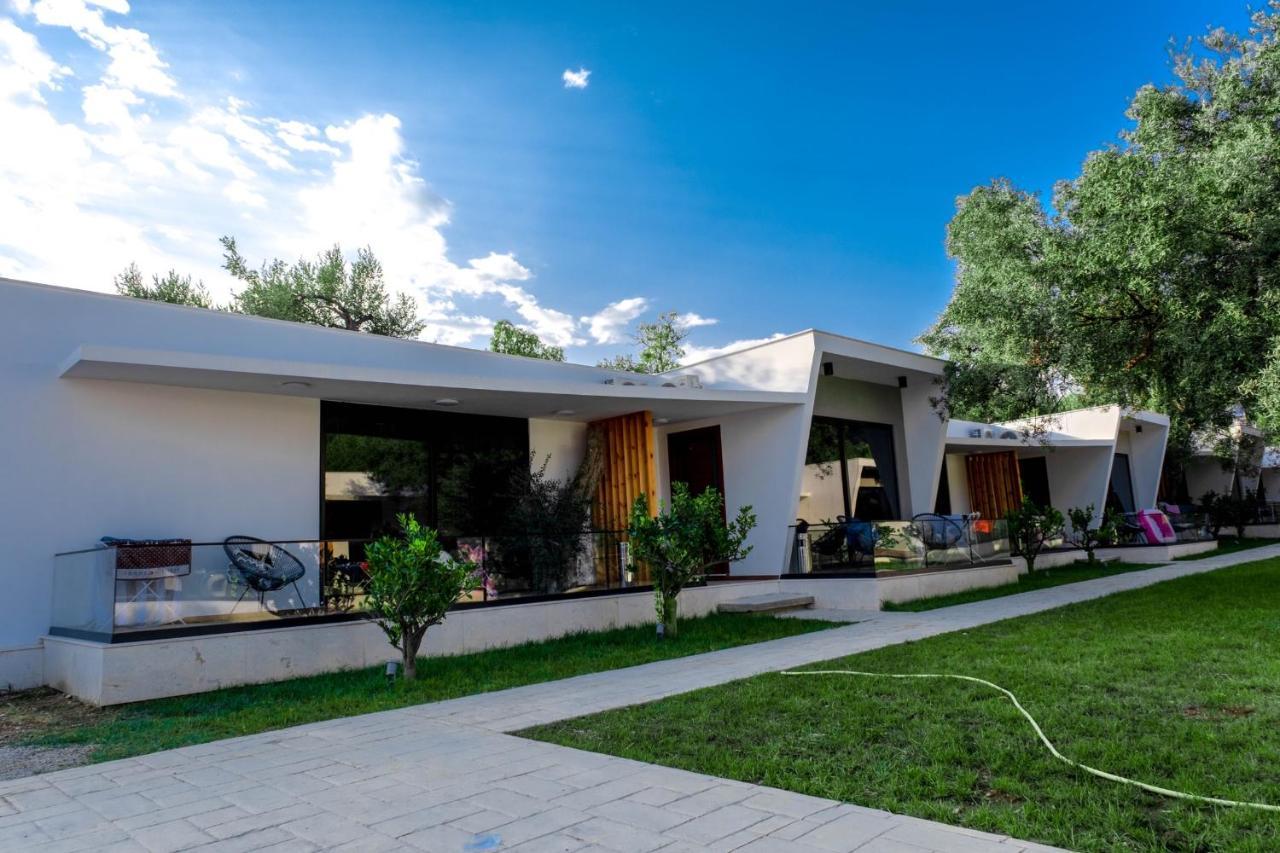 Luna Mare Seaside Suites Borsh Exterior foto