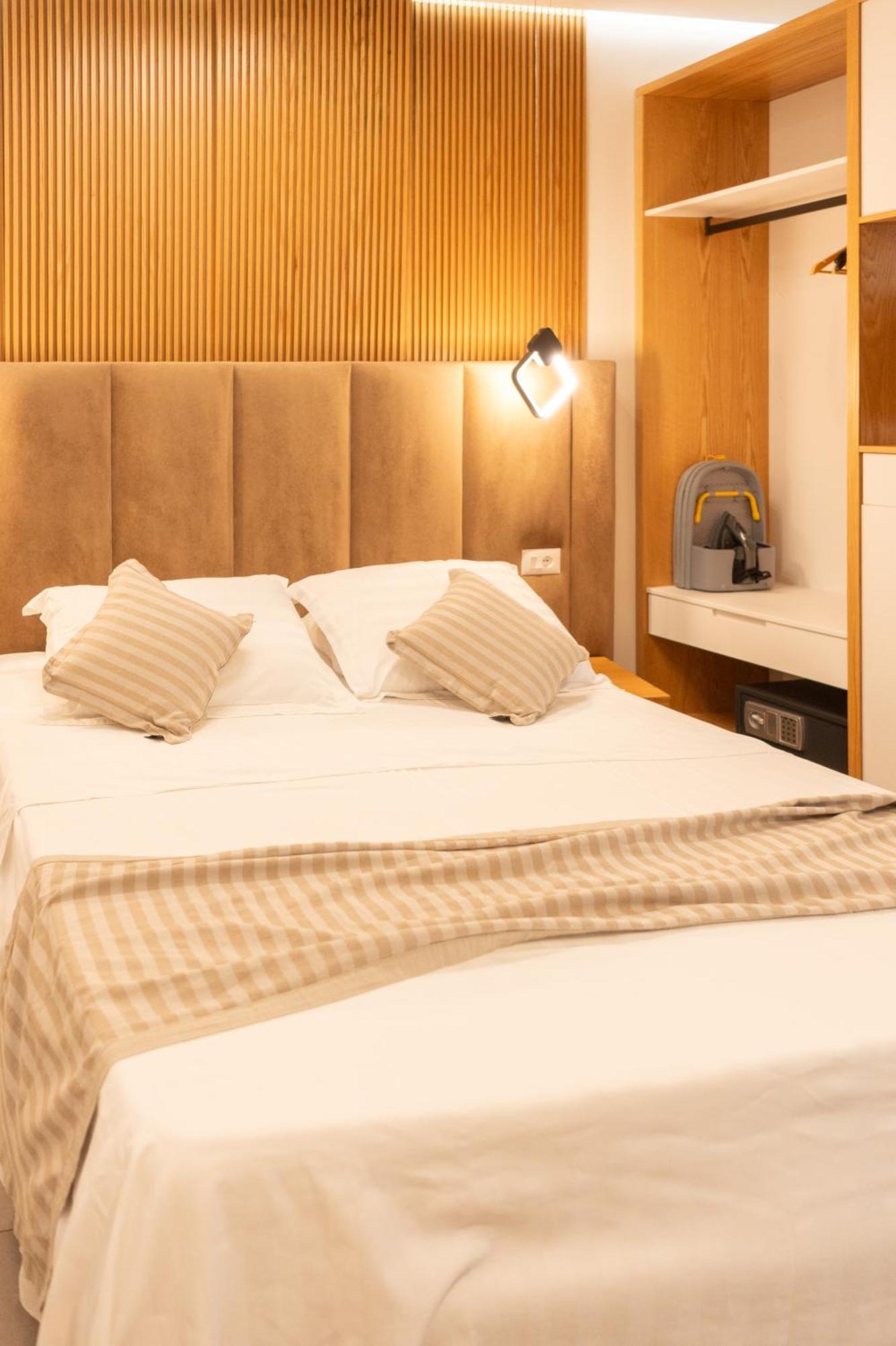 Luna Mare Seaside Suites Borsh Exterior foto