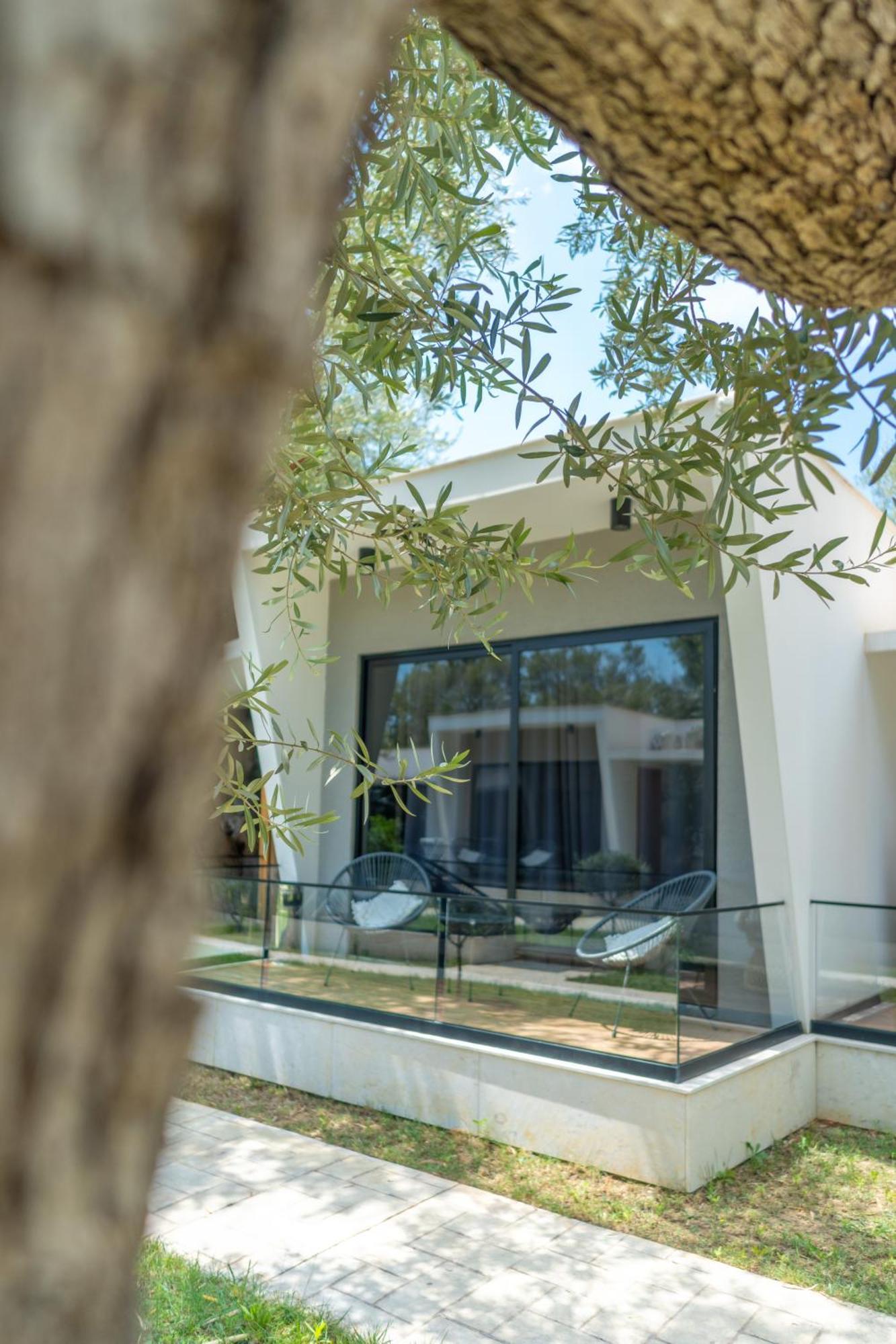Luna Mare Seaside Suites Borsh Exterior foto