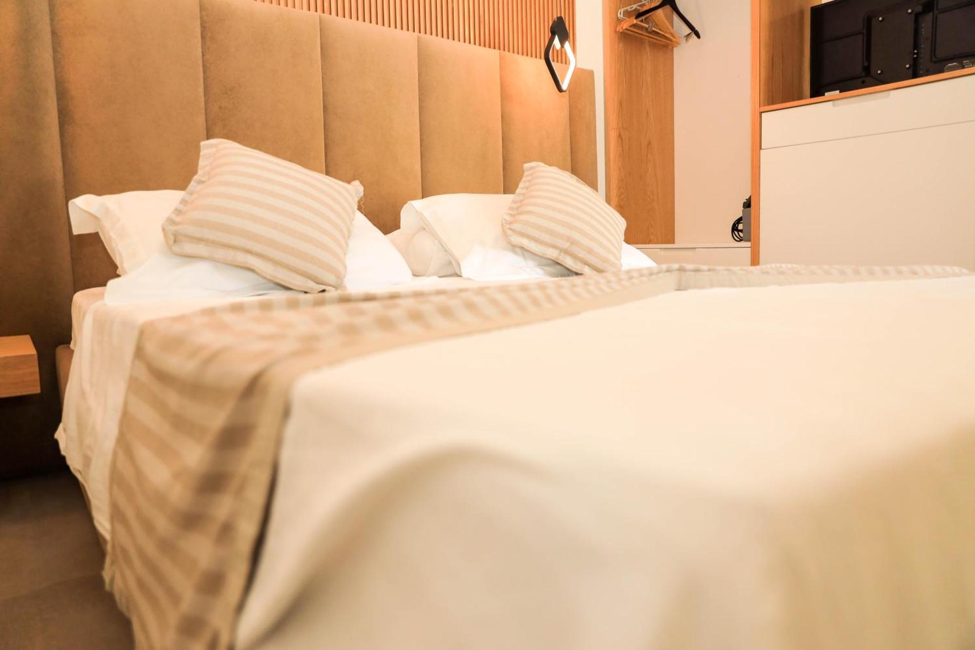 Luna Mare Seaside Suites Borsh Exterior foto