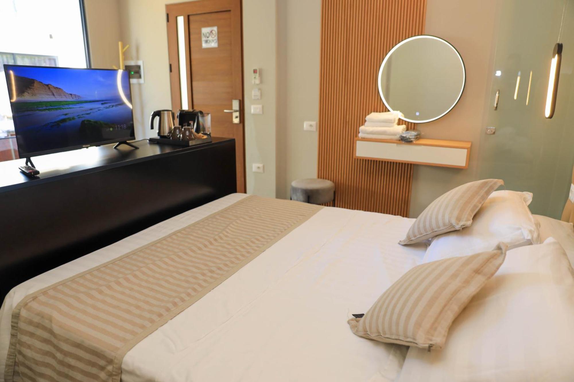 Luna Mare Seaside Suites Borsh Exterior foto